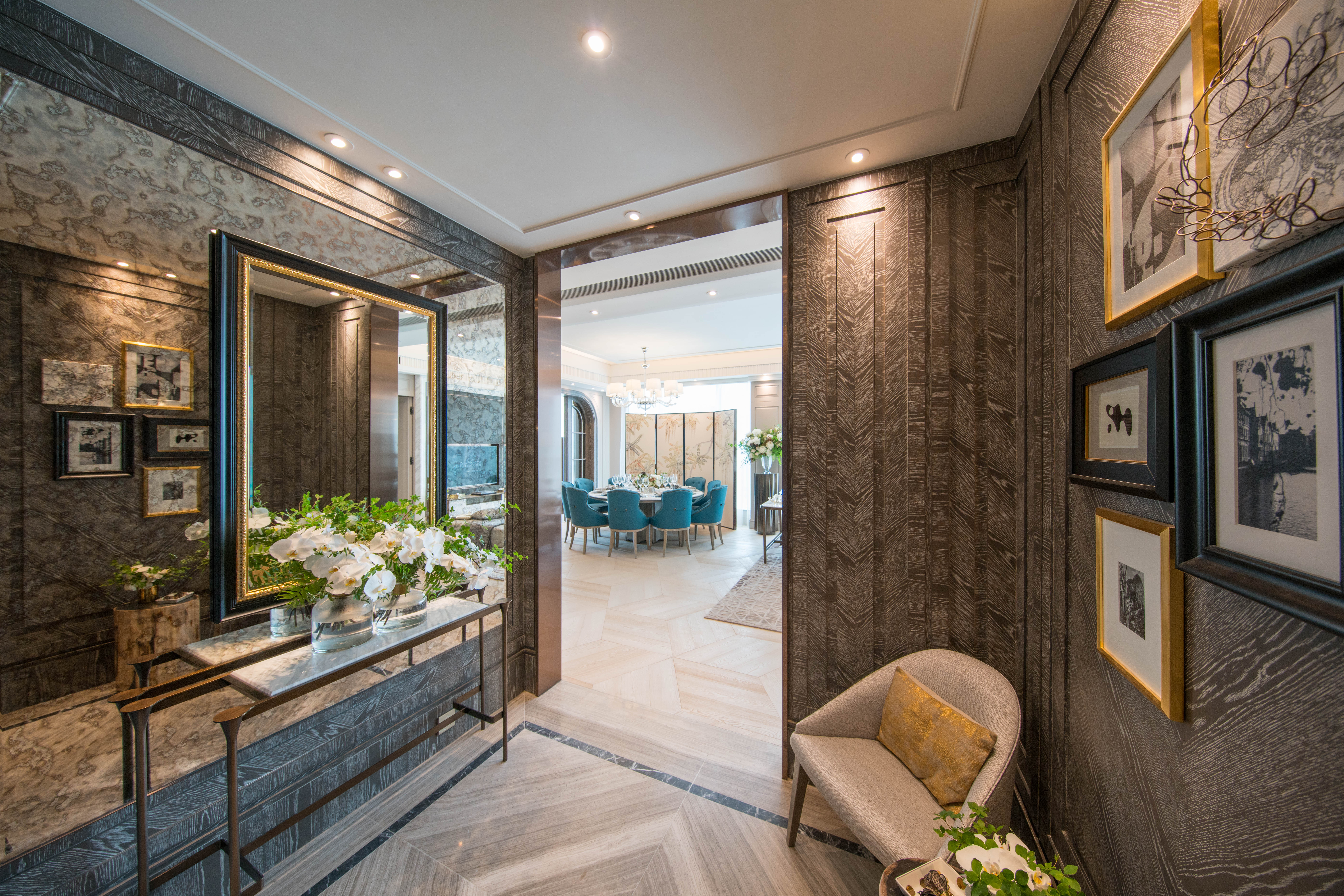 
	Actual photograph taken at Unit D of 28/F in July 2017