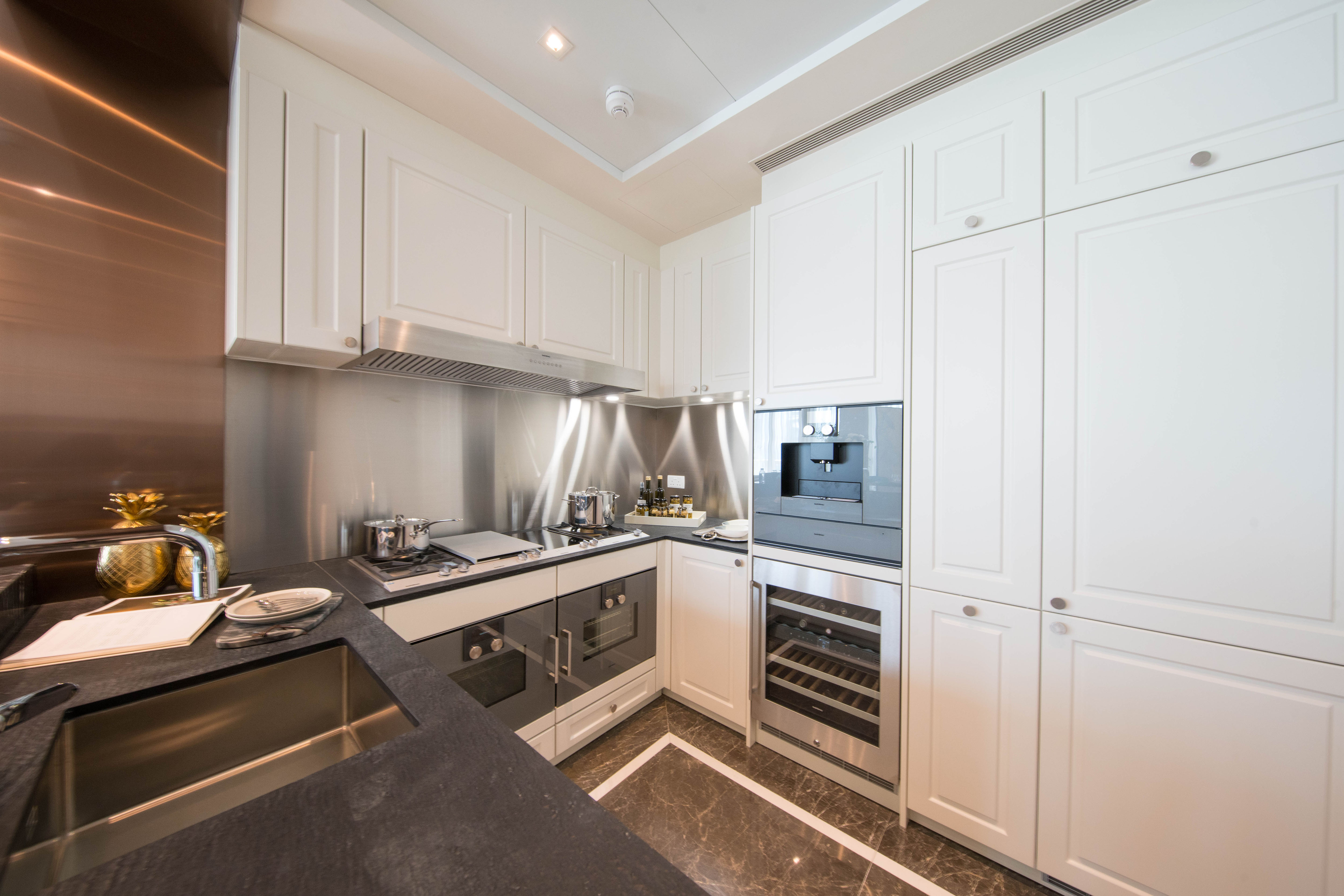 
	Actual photograph taken at Unit D of 28/F in July 2017