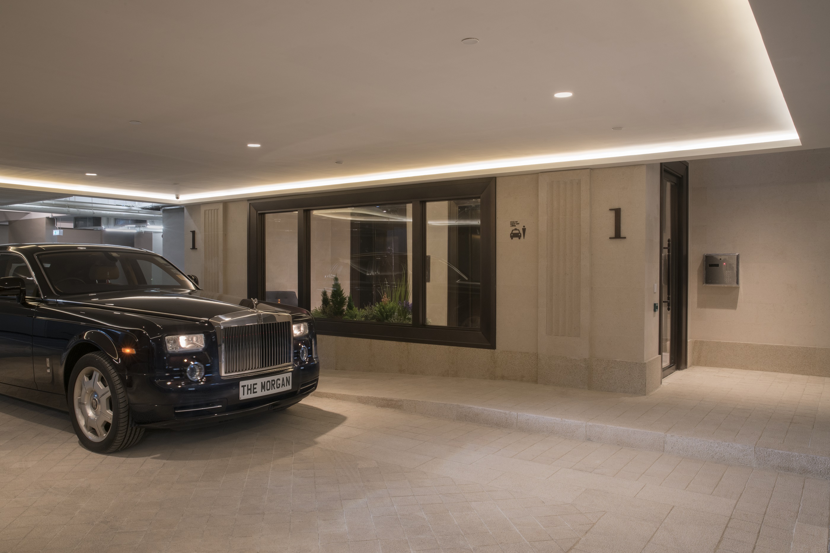 
	
	Actual photograph taken at Pick up/Drop off Area of 1/F Carpark in November 2016
	